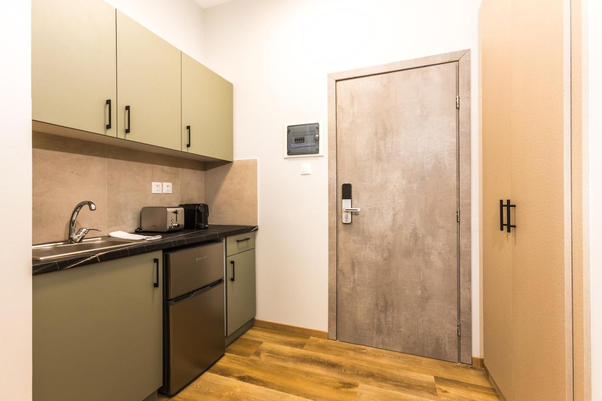 Raise Area 41 Apartment Атина Екстериор снимка